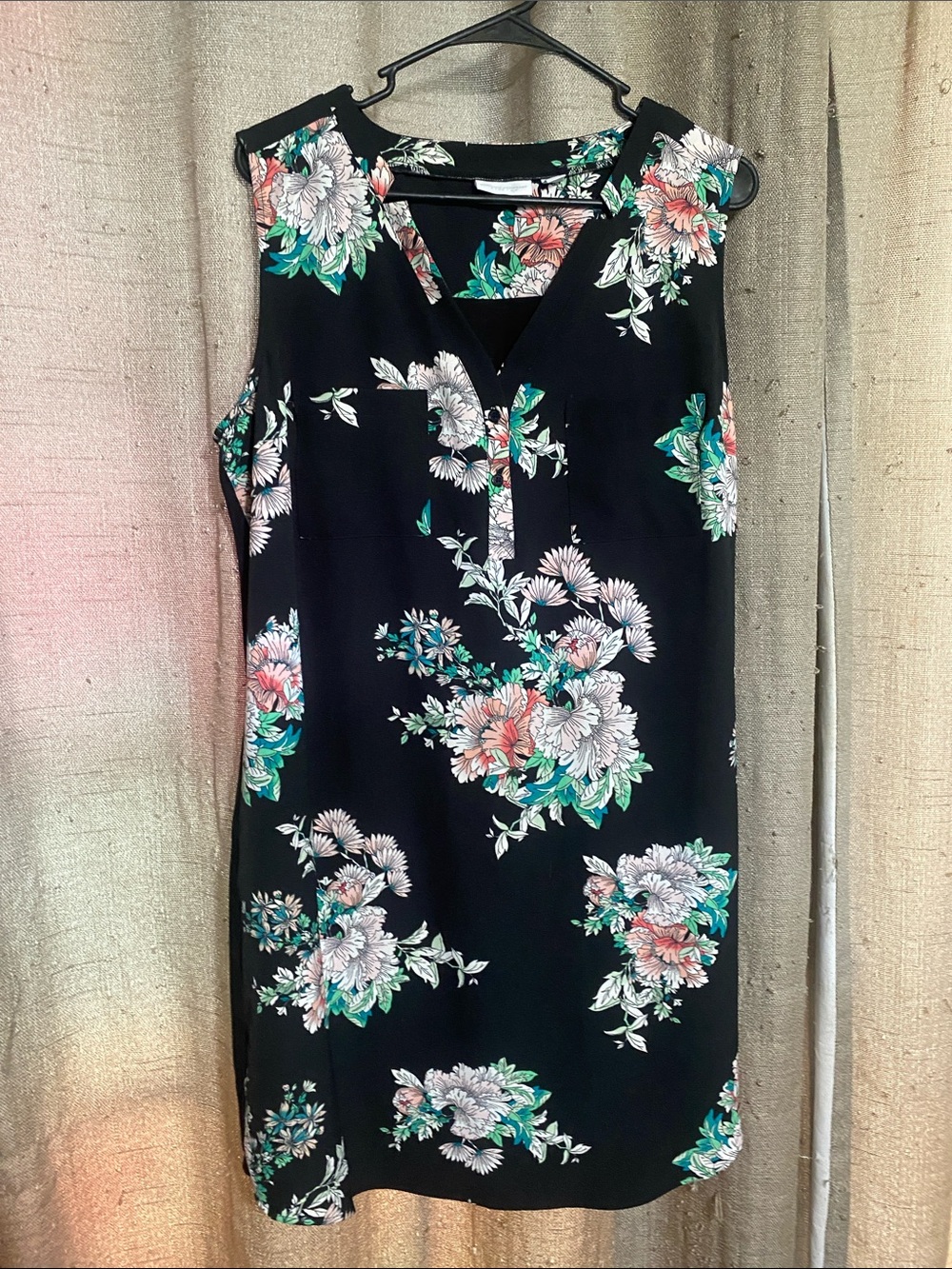 NWT New York & Company SZ LG Black Floral Sleeveless V-Neck Shift Dress